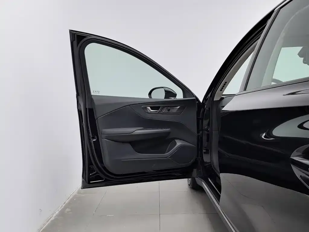 Hongqi E-QM5 — фото 2