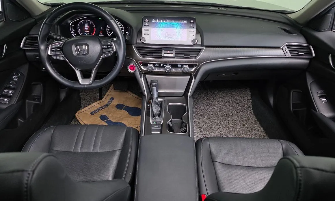 Honda Accord — фото 9