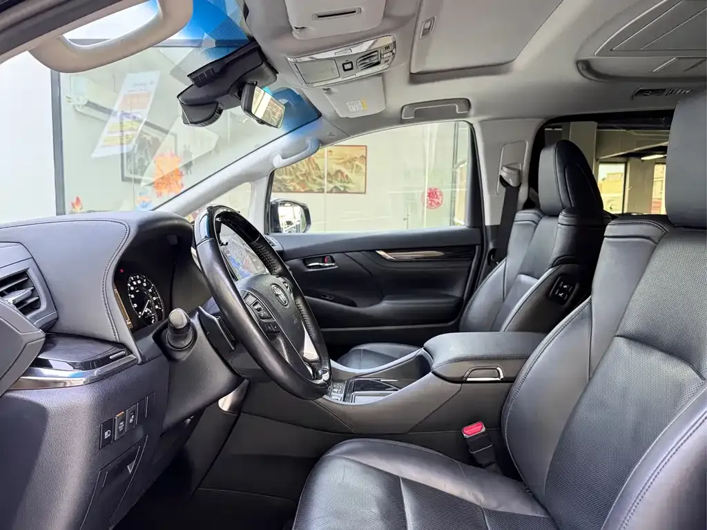 Toyota Vellfire — фото 4