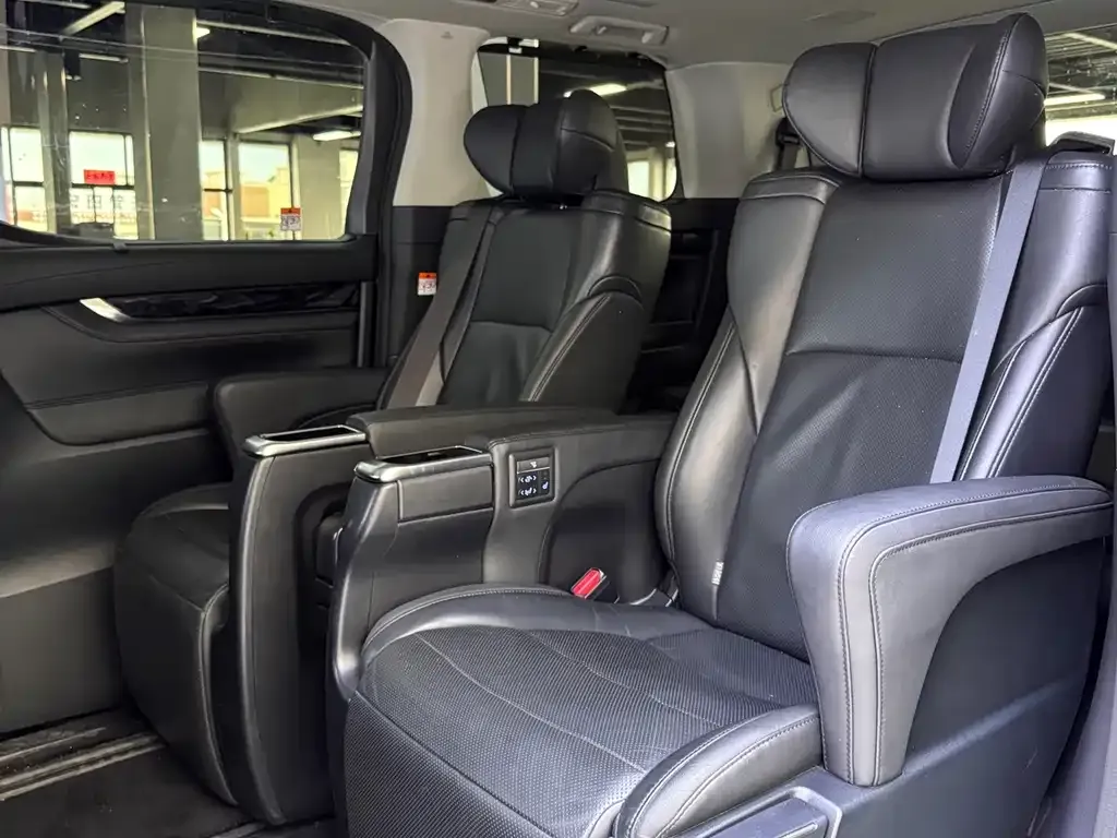 Toyota Vellfire — фото 5