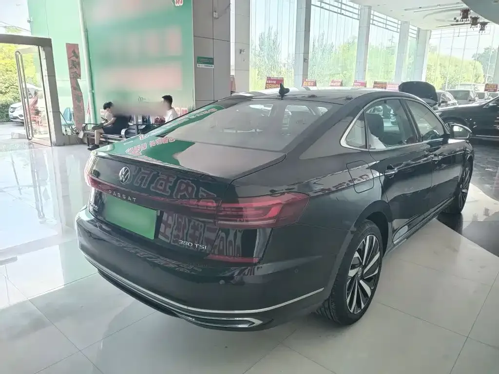 Volkswagen Passat — фото 10