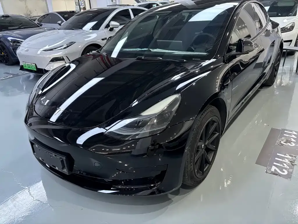 Tesla Model 3 — фото 1