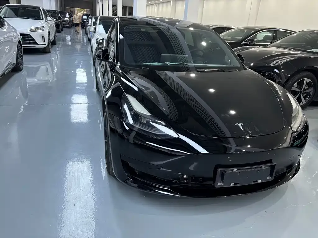 Tesla Model 3 — фото 5