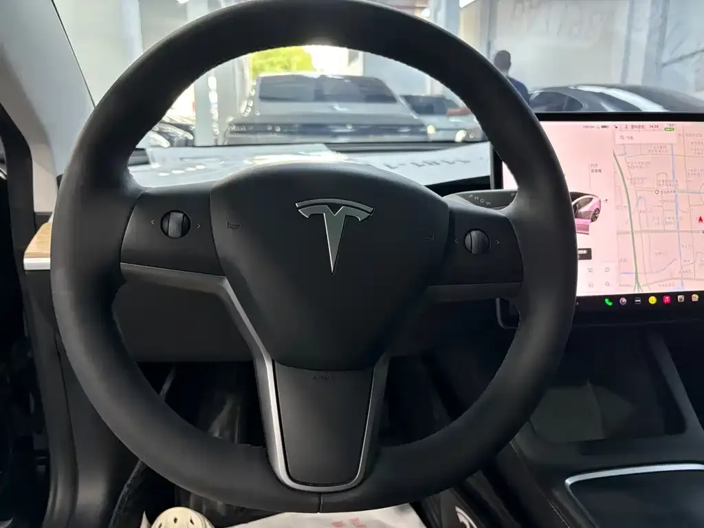 Tesla Model 3 — фото 2