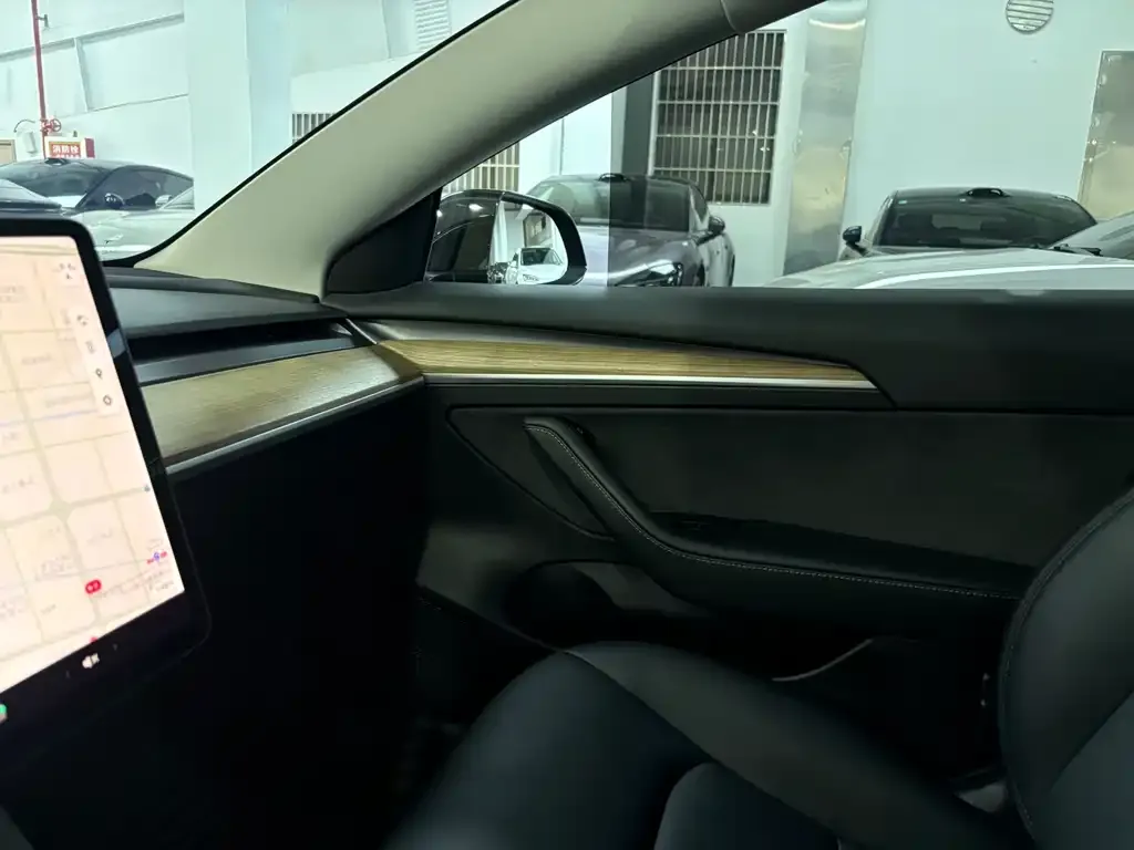 Tesla Model 3 — фото 6