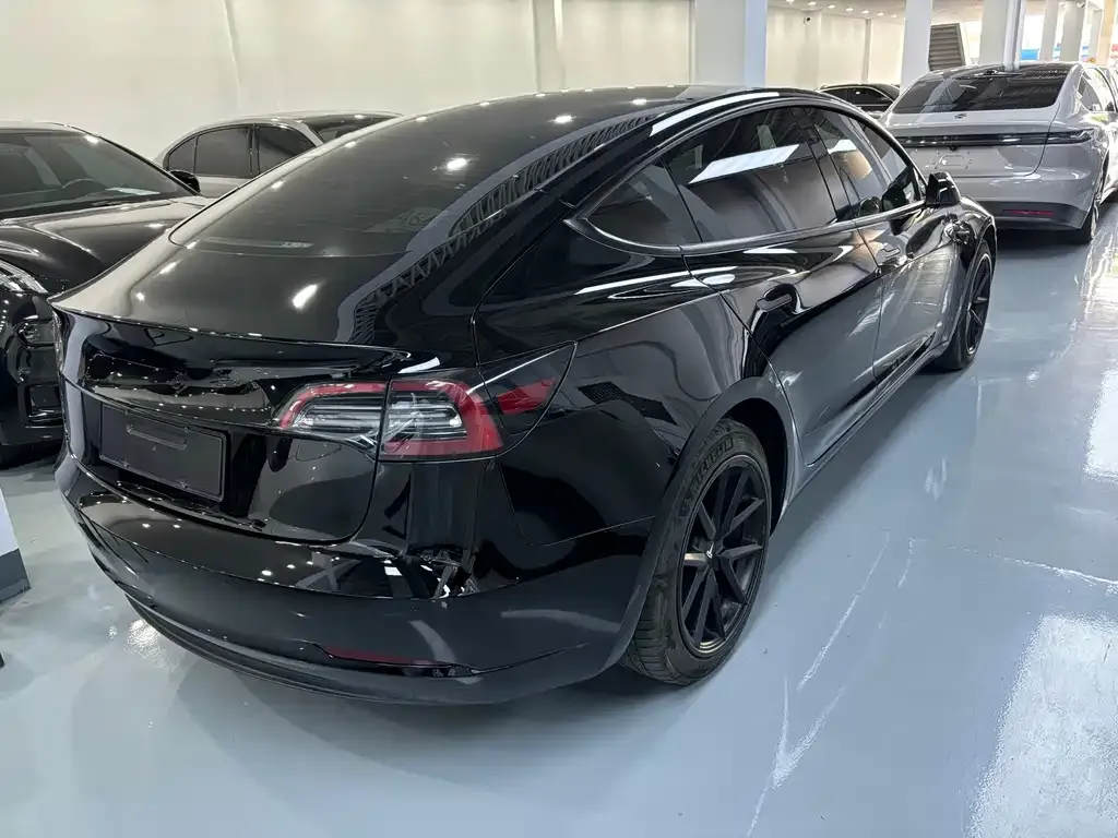 Tesla Model 3 — фото 7