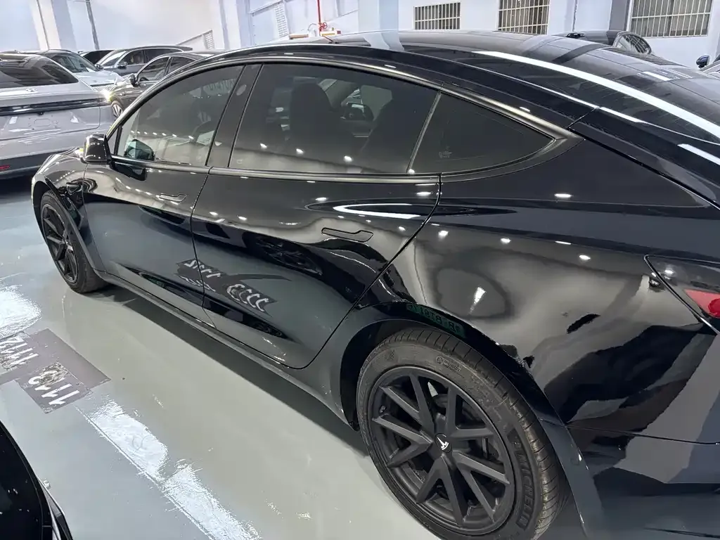 Tesla Model 3 — фото 4