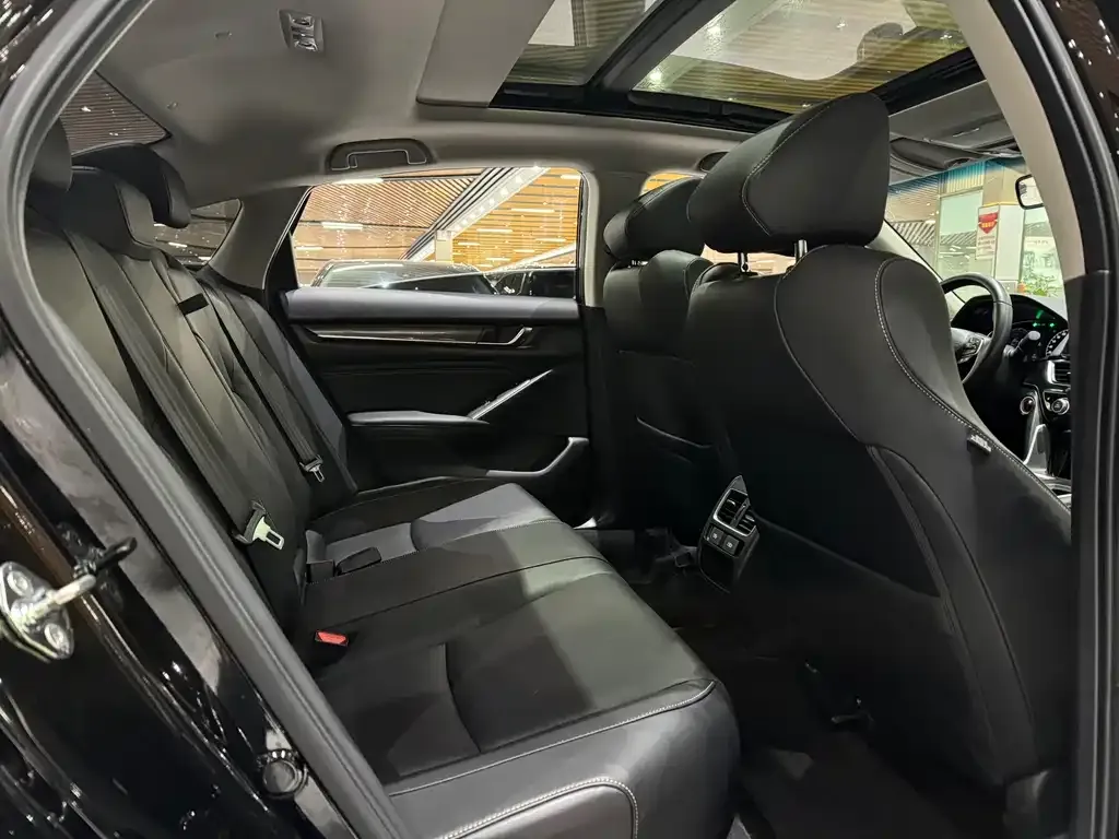 Honda Accord — фото 6