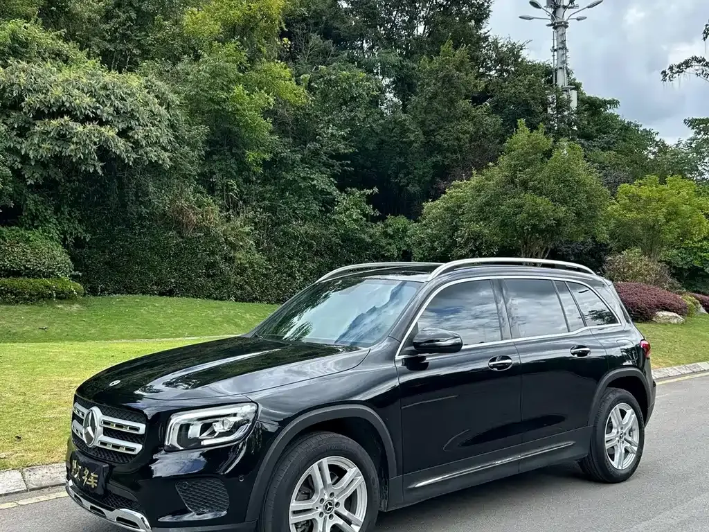 Mercedes-Benz GLB — фото 1
