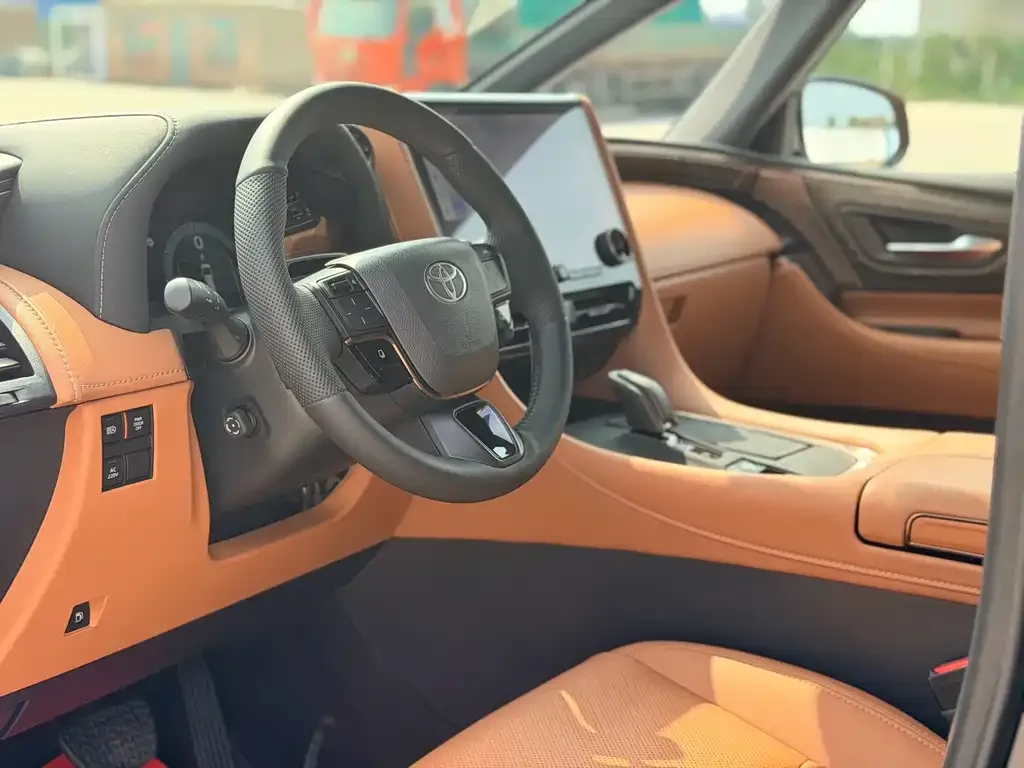 Toyota Alphard — фото 4