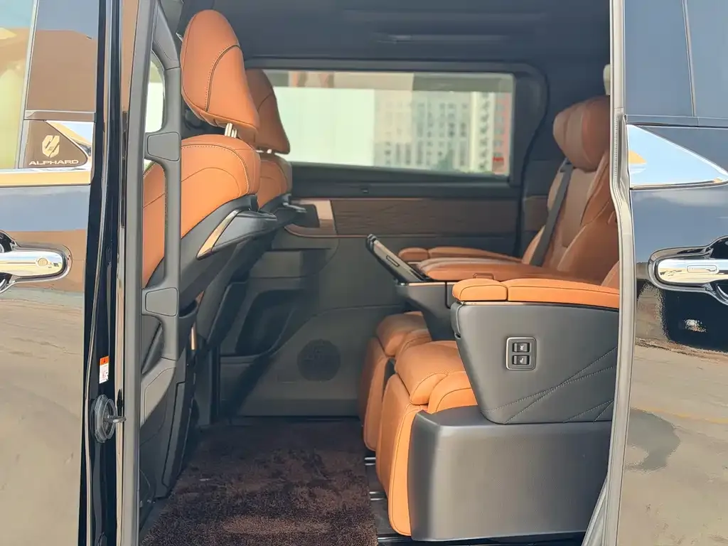 Toyota Alphard — фото 5