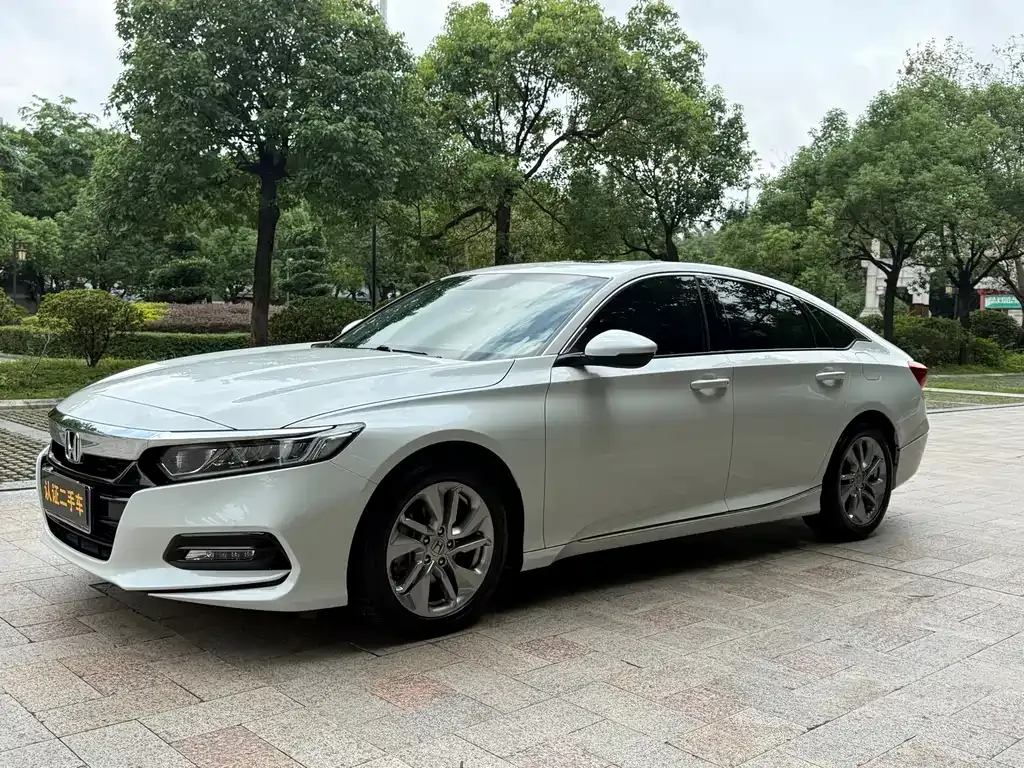 Honda Accord — фото 1