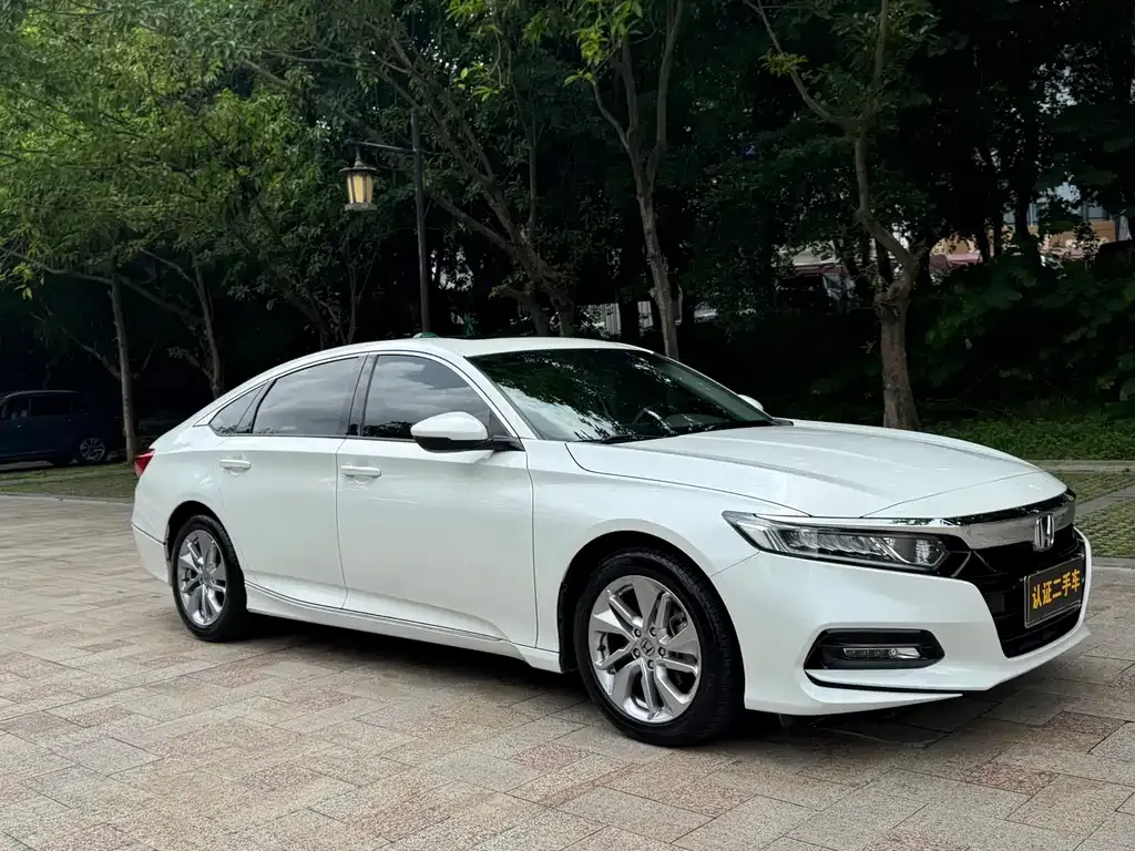 Honda Accord — фото 8