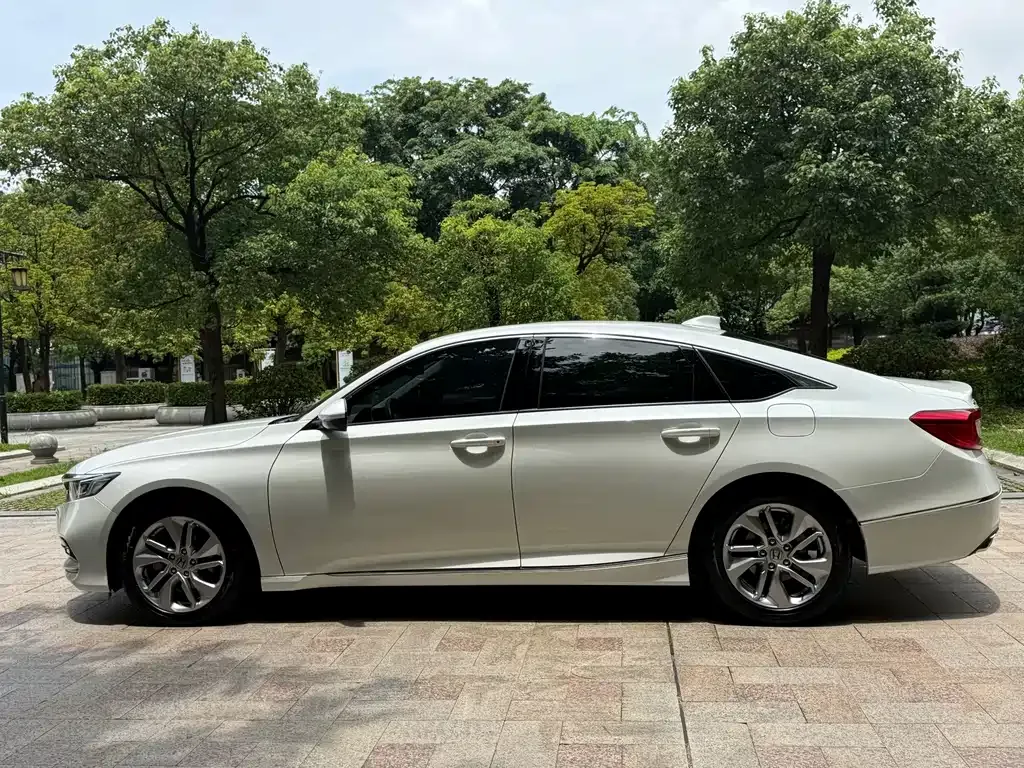 Honda Accord — фото 9