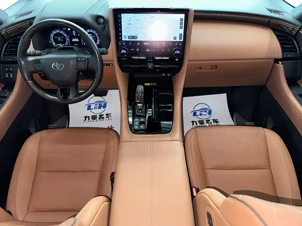 Toyota Alphard — фото 9