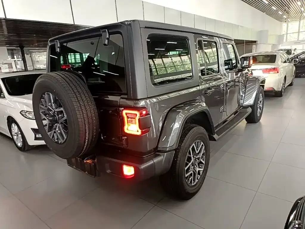 Jeep Wrangler PHEV — фото 4