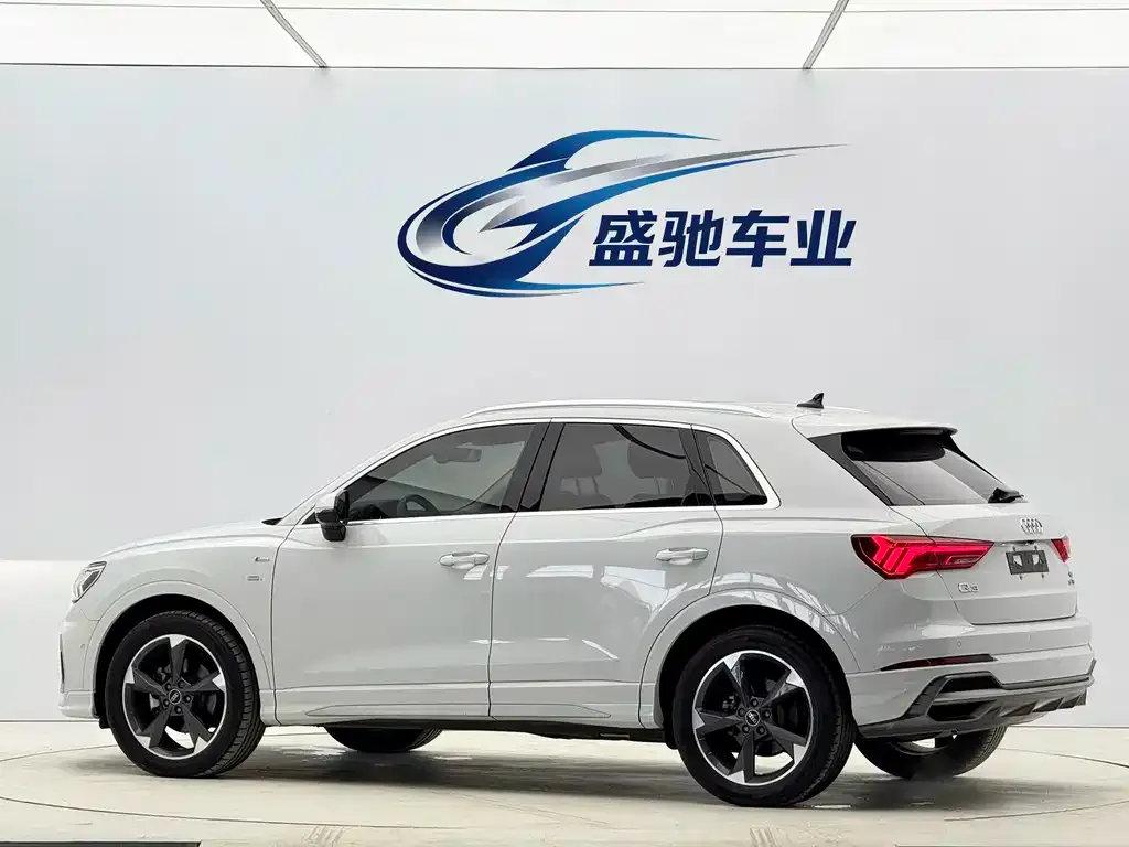 Audi Q3 — фото 8