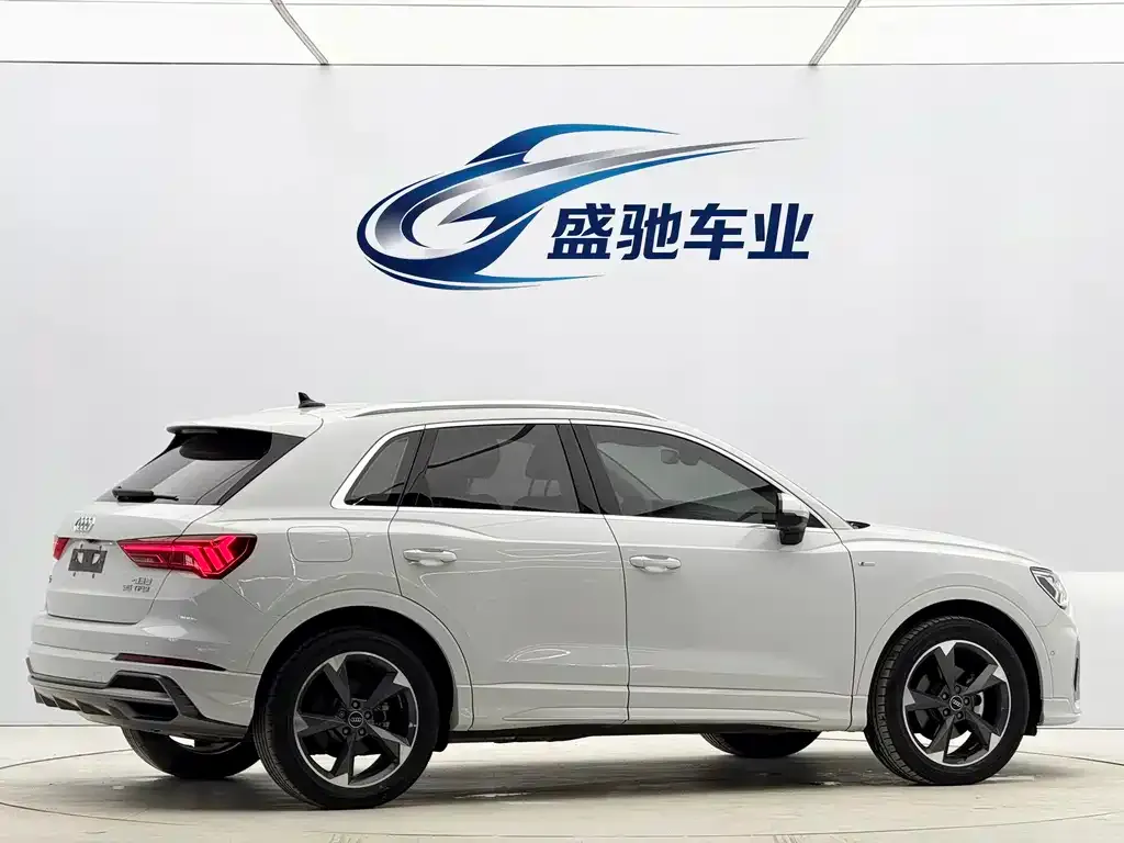 Audi Q3 — фото 9
