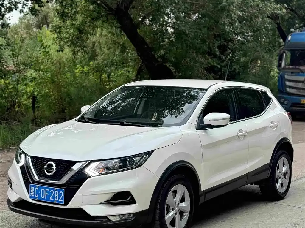 Nissan Qashqai — фото 1