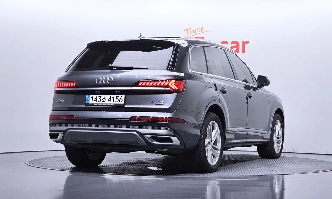 Audi Q7 — фото 8