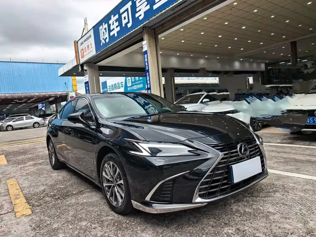 Lexus ES — фото 10