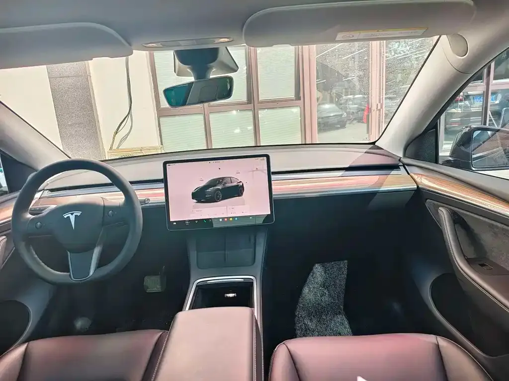 Tesla Model Y — фото 3