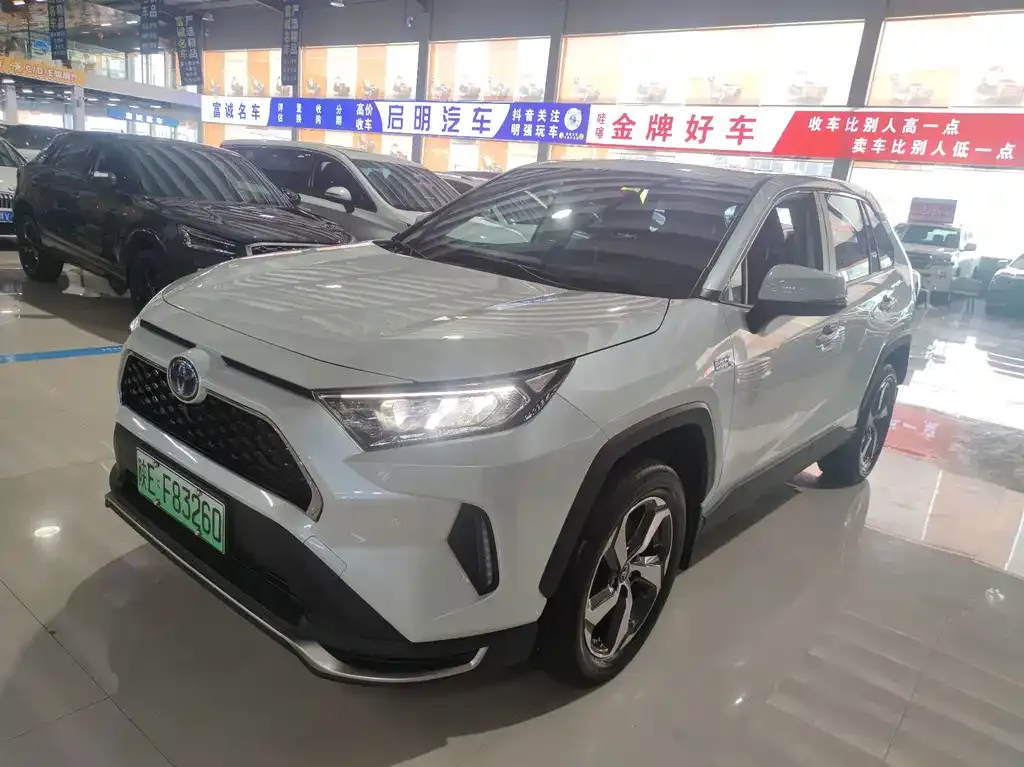Toyota RAV4 Prime — фото 1