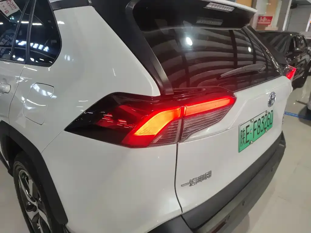 Toyota RAV4 Prime — фото 2