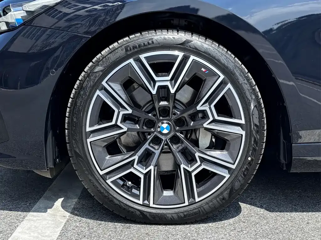 BMW 5 Series — фото 3