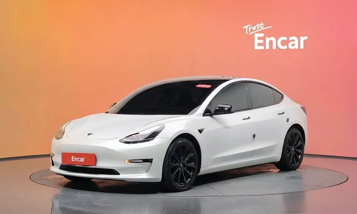 Tesla Model 3 — фото 1