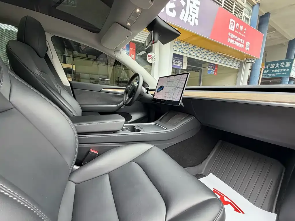 Tesla Model Y — фото 6