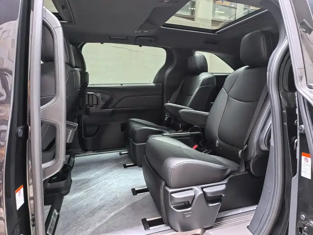 Toyota Granvia — фото 6