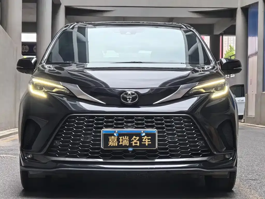 Toyota Granvia — фото 4