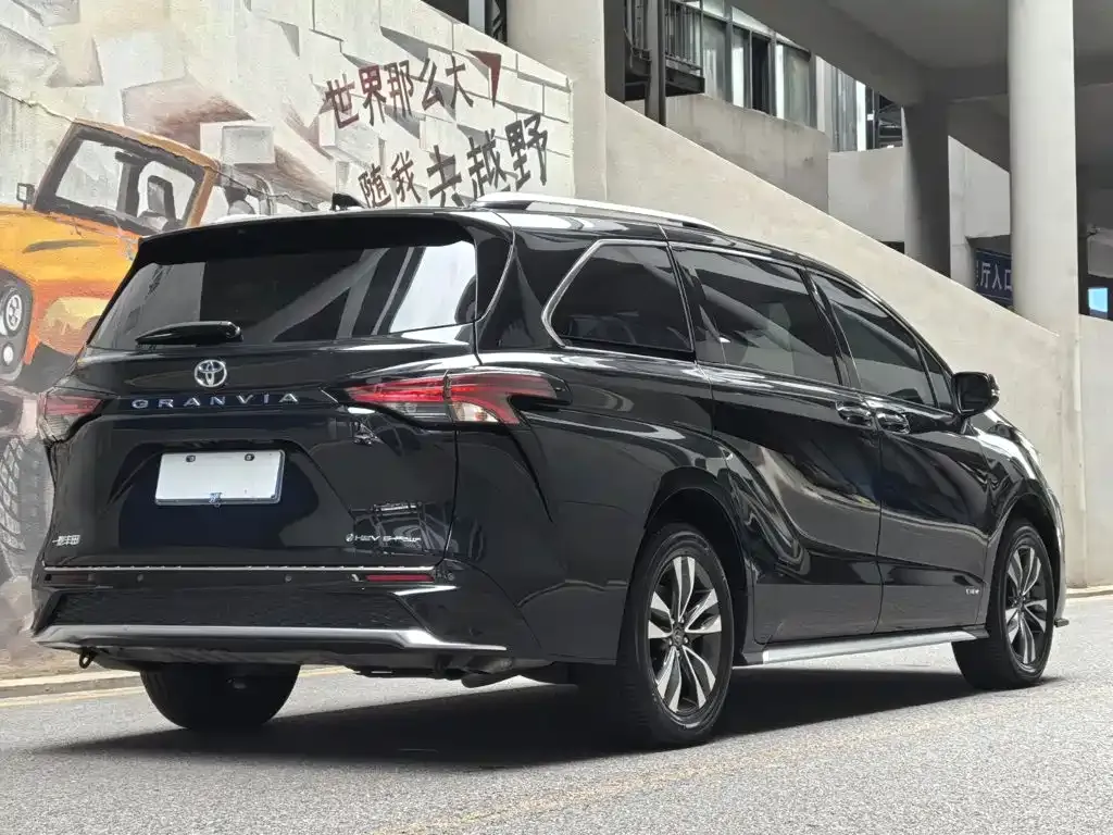 Toyota Granvia — фото 8