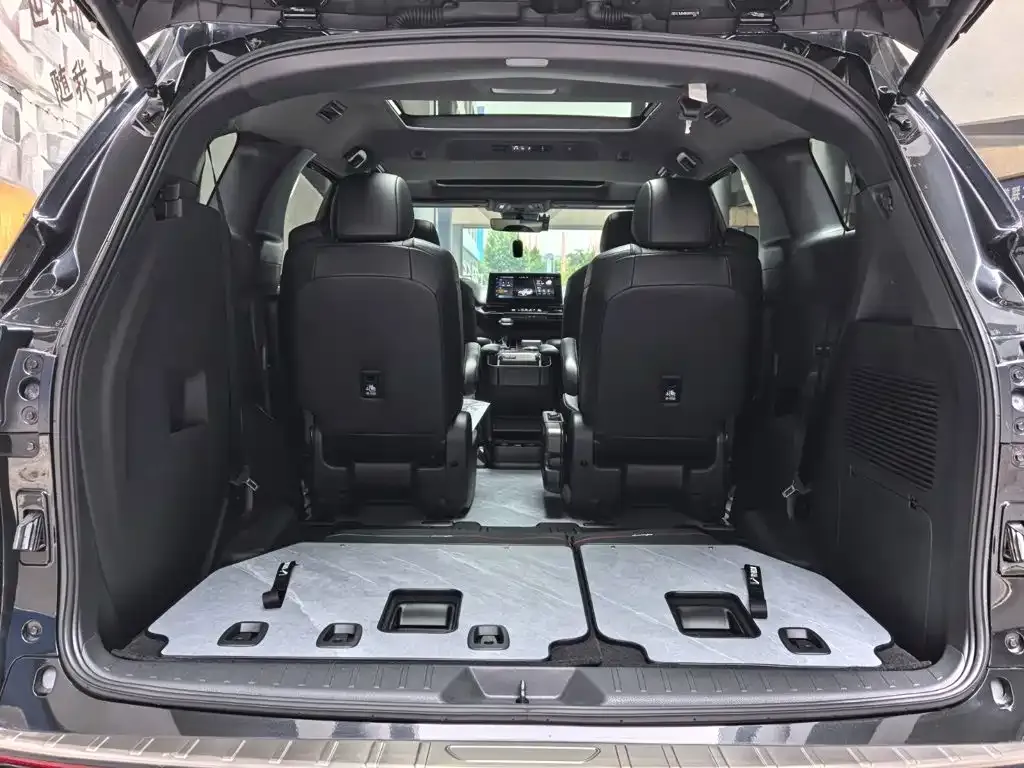 Toyota Granvia — фото 7
