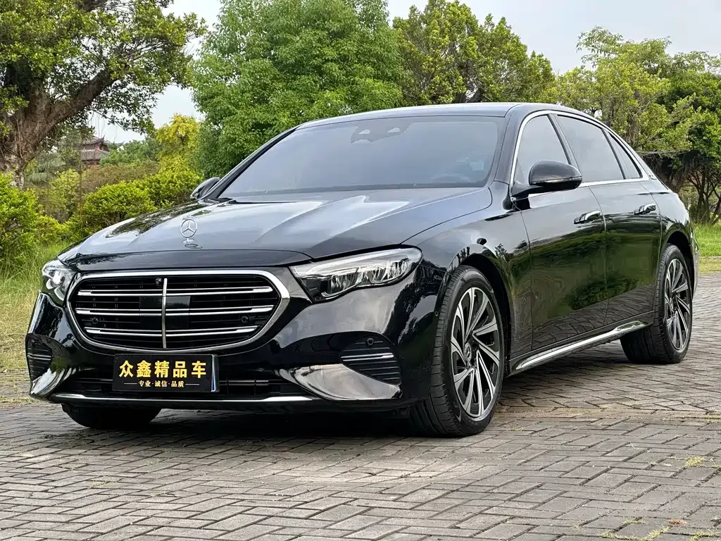 Mercedes-Benz E-Class — фото 1