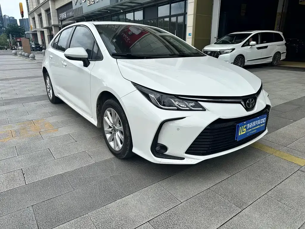 Toyota Corolla — фото 8