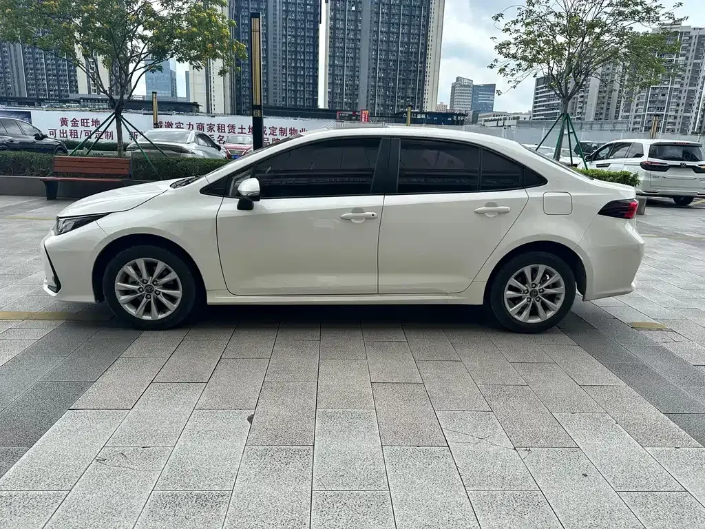 Toyota Corolla — фото 9