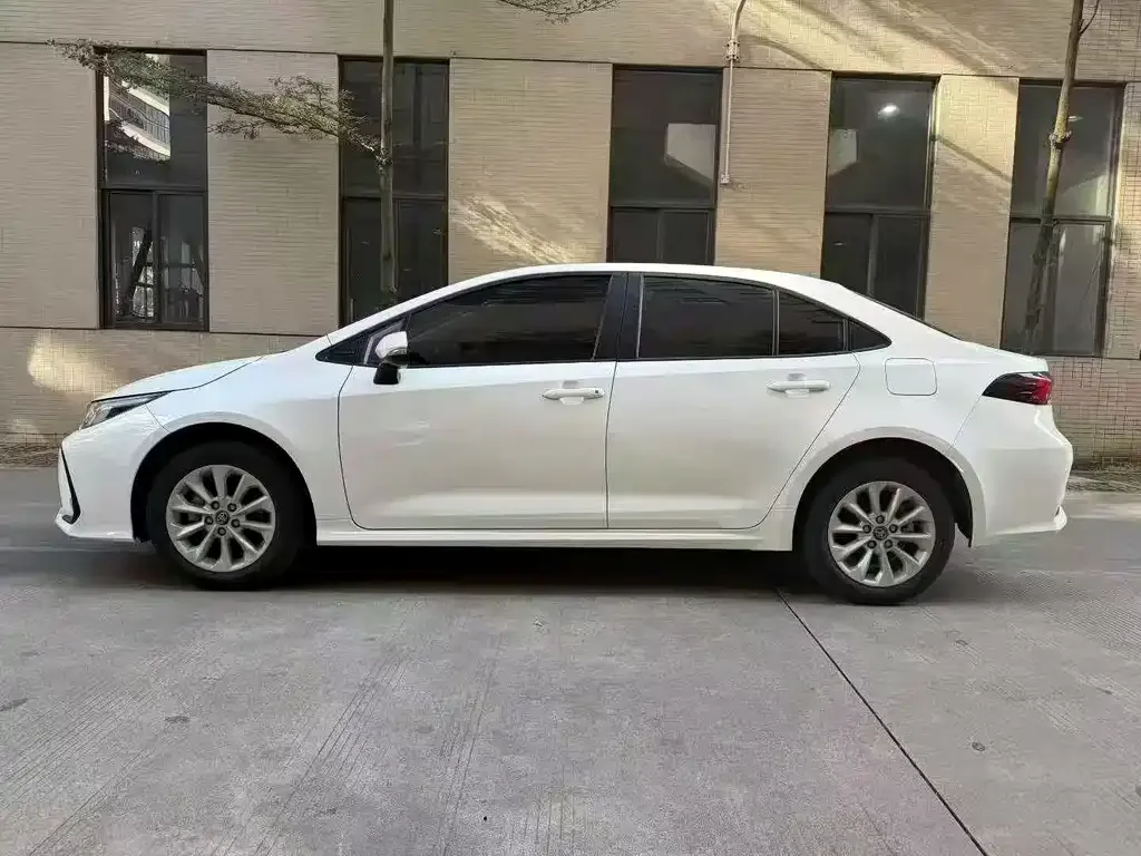 Toyota Corolla — фото 2