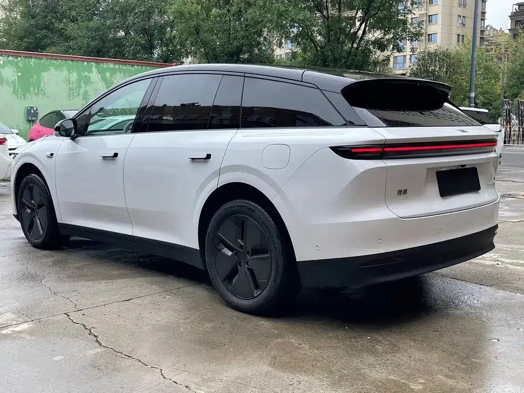 Li Auto i6 — фото 10