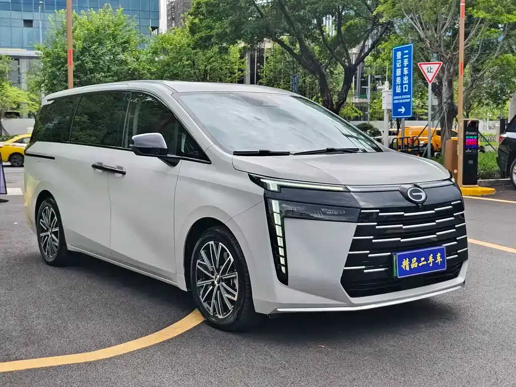 GAC Motor 传祺E8 PHEV — фото 6