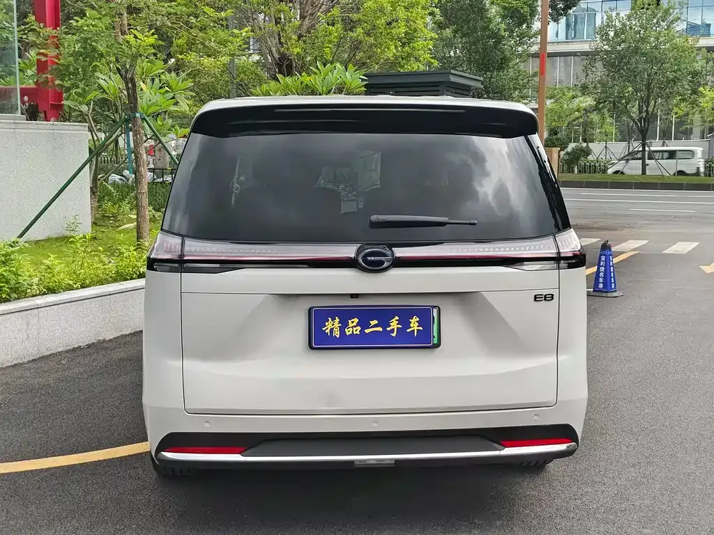 GAC Motor 传祺E8 PHEV — фото 4