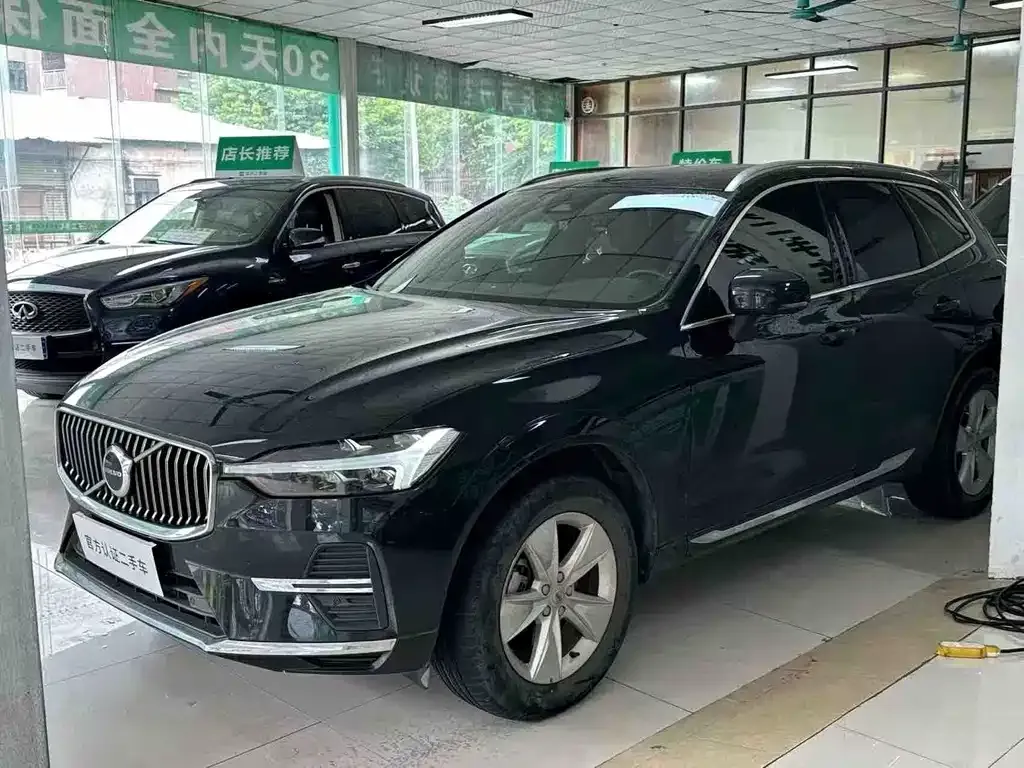 Volvo XC60 — фото 1