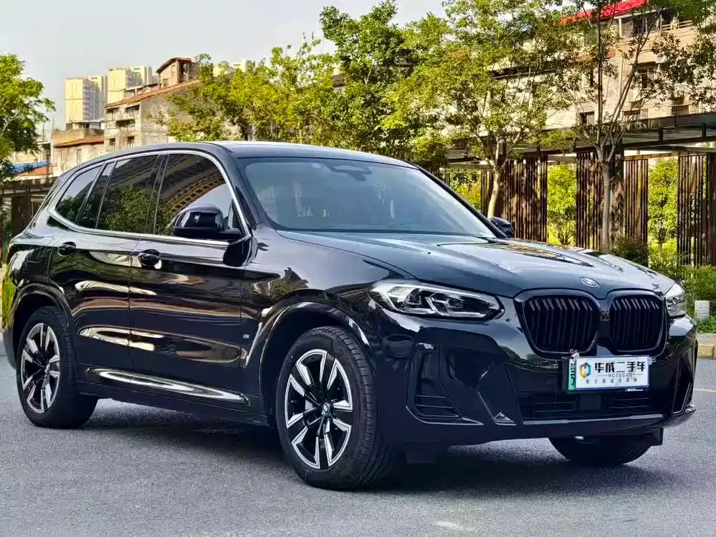 BMW iX3 — фото 8