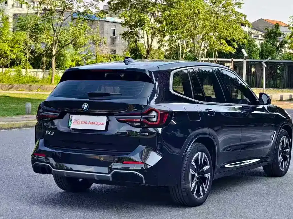 BMW iX3 — фото 6