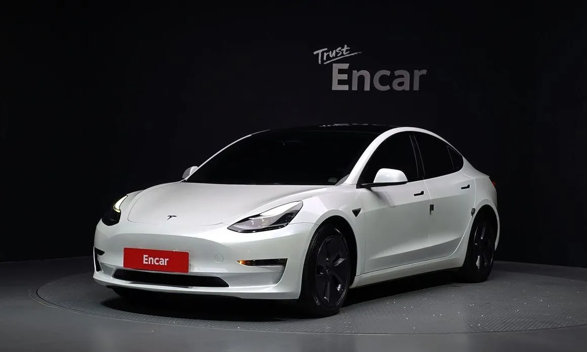 Tesla Model 3 — фото 1