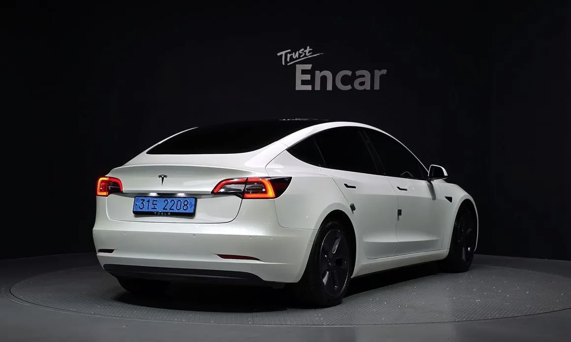 Tesla Model 3 — фото 3