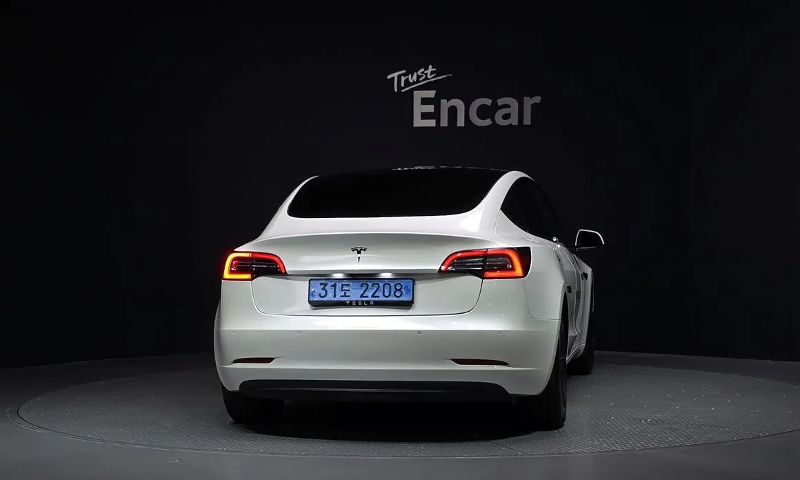 Tesla Model 3 — фото 4