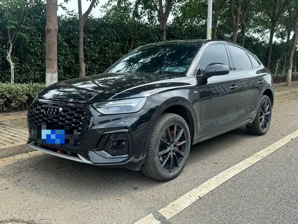 Audi Q5L Sportback — фото 1