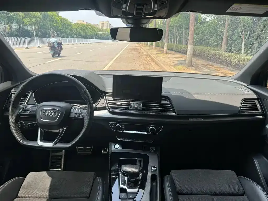 Audi Q5L Sportback — фото 5
